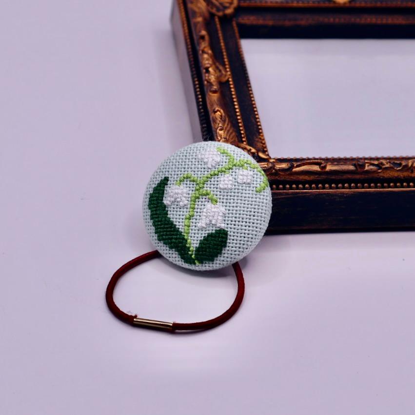 すずらんのくるみボタン　クロスステッチ刺繍